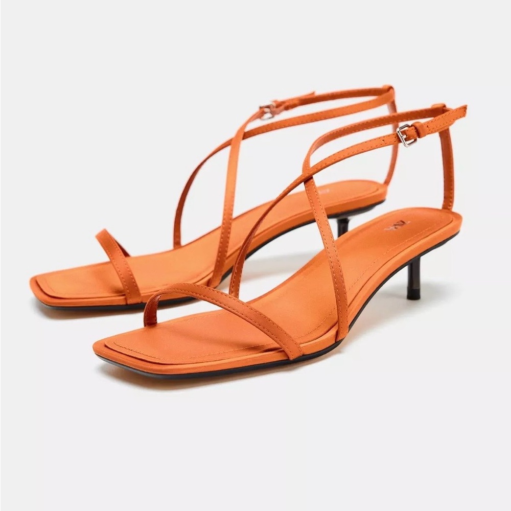 Zara Brand New Size 38

Strappy Orange Low Heel Sandals with Ankle Buckle